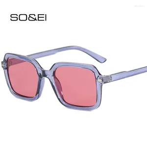 Zonnebril SOEI Mode Vierkante Klinknagels Vrouwen Gradiënt Tinten UV400 Vintage Mannen Snoep Kleur Trending Zonnebril