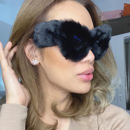 Zonnebril Zachte Bont Fluwelen Cat Eye Vrouwen Mode Ontwerp Zonnebril Dames Vrouwelijke Oversized Punk Shades Cosplay Eyewear