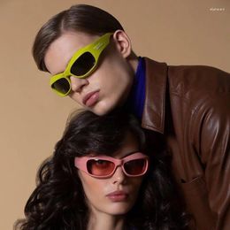 Gafas de sol Forma especial Curvada Futurista Tech Señoras Hipster Instagram Rojo