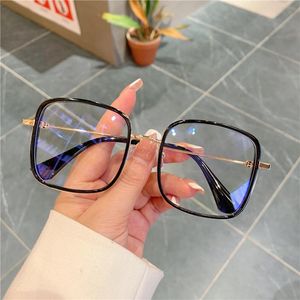 Gafas de sol cuadradas con bloqueo de luz azul para hombre y mujer, anteojos con montura negra de vino rosa, gafas de visión a la moda, venta al por mayor