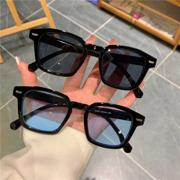 Lunettes de soleil Square Shades Sun Lunettes pour femmes 2021 Vintage Fashion Design Sunglassess Femmes Outdoor Car Sport Gros verre en vrac G230225