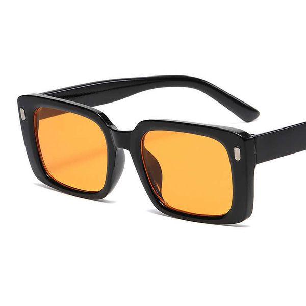 Gafas de sol Gafas de sol cuadradas Mujer Moda Remache Marco pequeño Diseñador de la marca Negro Naranja Espejo Gafas de sol al aire libre Sombras femeninas G221215