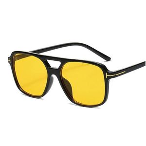 Lunettes de soleil Square Femmes 2022 Designer Rétro Clear Yellow Sun Lunettes Hommes Vintage Rivet Shades pour D021Sunglassessunglasses Cadeau Drop Otatk