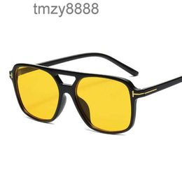 Lunettes de soleil carrées pour femmes et hommes, rétro, jaune clair, Vintage, rivets, nuances pour D021, lunettes de soleil RWDN