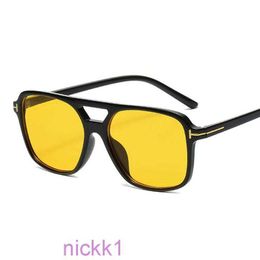 Lunettes de soleil carrées pour femmes et hommes, rétro, jaune clair, Vintage, rivets, nuances pour D021sunglassessunglasses