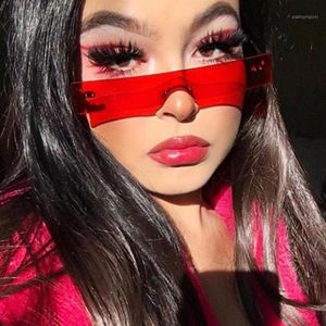 Gafas de sol de moda de una pieza pequeño rectángulo estrecho para las mujeres 2021 sin montura plana superior gafas de sol rosa amarillo rojo tonos teñidos 12691