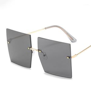 Lunettes de soleil à la mode carré sans cadre luxe nuances pour femmes 2021 Vintage mode surdimensionné concepteur Wonen UV400 voiture conduite