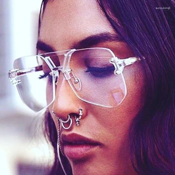 Lunettes de soleil Unique Gothic Full Black Lunes Brand Designer Cool Style Men Or Women Wholesale