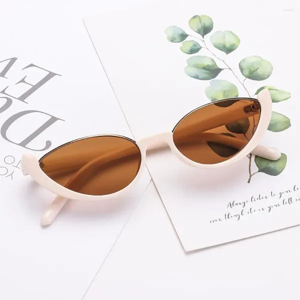 Lunettes de soleil Vintage Small Cat Eye for Women Trendy Half-Frame Sun Glasses Fashion Shades Eyewear