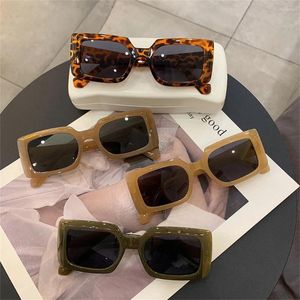 Lunettes de soleil Vintage Square Frame Sun Glassements Fashion Trendy for Men Women Shades Cool Retro Hip-Hop Femme Eyewear 2024