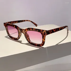 Gafas de sol Vintage Trendy Square Mujeres para hombres 2024 Diseñador Gafas de sol Punk Classic Pink Eyeglasses UV400