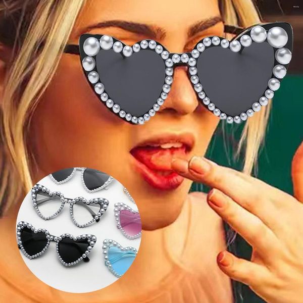 Gafas de sol con corazón blanco y perlas para mujer, anteojos de sol de lujo con diseño de amor, estilo Punk Vintage, 2023