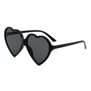 Zonnebrillen Dames Brandontwerper Luxe mode hartvorm zonnebril Dames Mooie kleurrijke heldere bril Cat oogframe Eyewear G230206