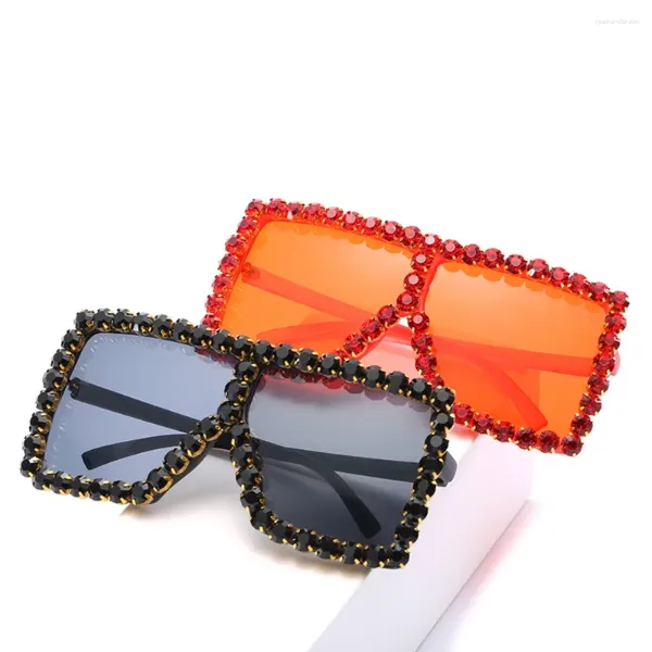 Lunettes de soleil Femmes Cadre carré surdimensionné cool personnalisé Diamond Fashion Rhingestone Sun Glasses Lady Luxury Eyewear UV400