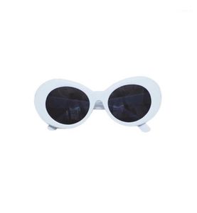 Lunettes de soleil Femmes Fashion Summer Retro Retro Ovale Mod épais Frame épais Clout Goggles UV Lunets de protection avec objectif rond 51 mm16945526