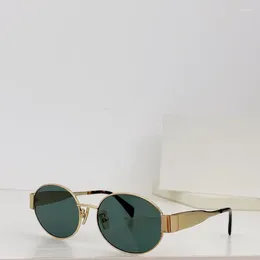 Lunettes de soleil Designer de luxe de luxe pour femmes Fashion High Quality Spliced Cat Eye Glasses UV400