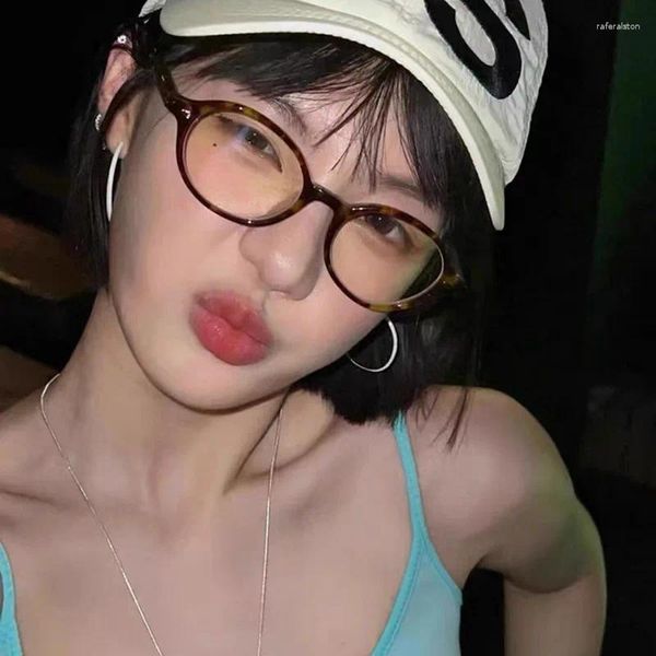 Lunettes de soleil Lunes légères anti-bleus ovales féminines Girls Y2K Corée de mode de mode Horaire Lire des lunettes