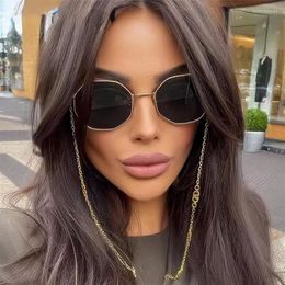 Zonnebrillen Y2k Bril Trending Producten Lentes Mode Metaal Onregelmatig Met Ketting Dames Trendy Vierkante Ketting Valpreventie308t