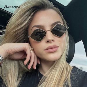 Lunettes de soleil Y2K Femmes Rhombus Lunettes de soleil 2024 Small Frame Fashion Brand Cateye Sun Glasses For Dames Retro Leisure Eyewear Shades Black T240428