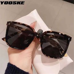 Lunettes de soleil Yooske rétro Polarise Sunglasses Men Femmes Popular Square Sun Glasshes Médies Black Eyeglass Driver Goggles UV400 Mirror 240412