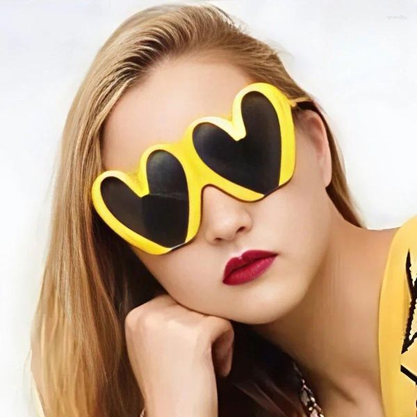 Lunettes de soleil Yoovos Love Shape Femmes Mode Fête d'anniversaire Lunettes décoratives drôles Coeur de pêche personnalisé