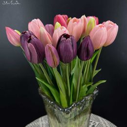 SunMade 5 pièces/lot Bouquet de tulipes de luxe vraie touche fleurs artificielles décoration de mariage à la maison Bouquet de main de mariée tulipes haut de gamme HKD230825 HKD230825