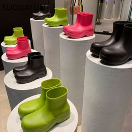 Suojialun Nueva Marca Mujeres Botas de Lluvia Nuevas Damas de Goma Caminando Impermeable Tobillo Rainboots Casual Grueso Fondo Bota Corta S 201128