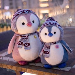 Súper lindo cabello esponjoso pingüino peluches muñecas rellenas con suéter de bufanda gorro de nieve juguetes de pingüino para niños regalos de cumpleaños 132