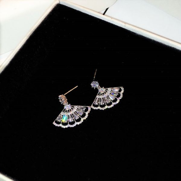 Hyper scintillant ! Créateur de mode diamant zircon en forme d'éventail vintage goujon goutte pendentif lustre boucle d'oreille pour femme filles S925 broche en argent