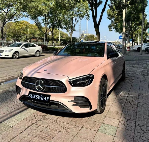 Autocollants de voiture en vinyle Super brillant, poudre de pêche blanche, films d'emballage de voiture brillants pour enveloppes de véhicule, autocollants de voiture avec dégagement d'air