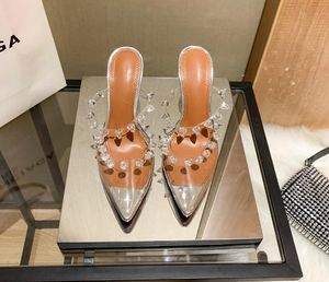 Les sandales à ongles pointues en verre et en saule de cristal pour femmes à talons très hauts sont parfaitement transparentes