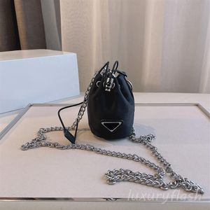 Super mini -ontwerper bucket Bag dames schoudertemonultaten schattige nieuwe zomer zwart canvas luxe ketting crossbody tassen handtassen hele237T