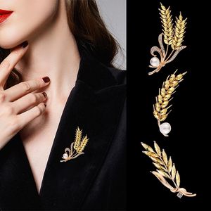 Super kwaliteit diamant tarwear broches vrouwen parel corsage veilige zijden sjaal spoel parelbroche pin pins jurk vrouwelijke gouden sieraden hanger accessoires