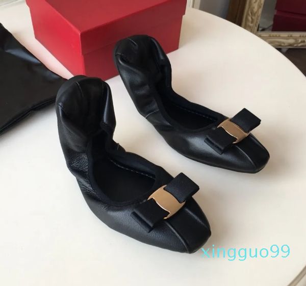 Zapatos de cuero genuinos súper suaves y cómodos Diseño de lujo plegable curvo flattie Zapatos de vestir de bailarina Decoración de lazo para mujer sin cordones