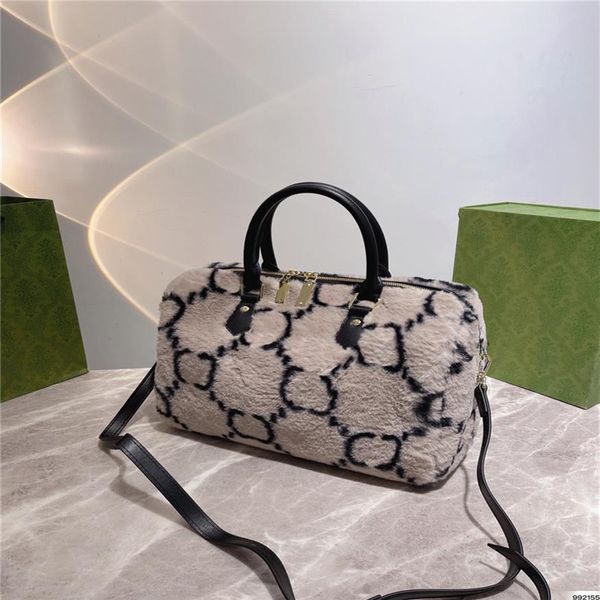 Sac en peluche super doux 30 22cm Forme d'oreiller Sac à main de grande capacité pour femme Impression classique Mode noir et gris blanc Boston204R