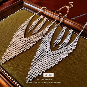 Super sprankelende diamant V-vormige Tassel ketting oorrangset, lichte modieuze sleutelbeenketen, herfst en winter nieuwe accessoires voor vrouwen