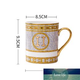 Suministro de Taza de cerámica con borde dorado creativo europeo directo Simple, tazas de té y café de la tarde para el desayuno en casa, venta al por mayor