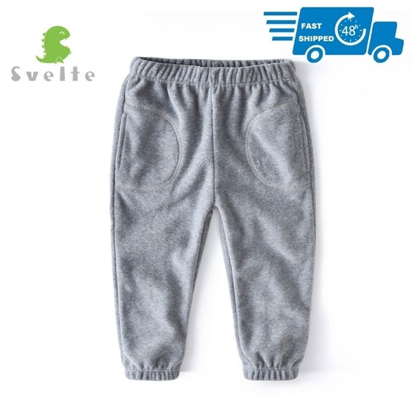 Svelte 2-7 ans Pant en molleton de garçon de garçon avec 2 poches pour l'automne hiver Chlidren Pantalon solide occasionnel Enfants Joggers Pantalons de survêtement 211103