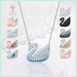 SWA 1: 1 Versie van hoge kwaliteit Gradiënt Blue Black Swan Necklace Women's Crystal Swan Choker Chain