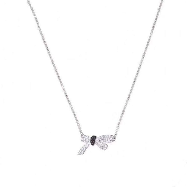 Collier Swarovski de créateur pour femmes, pendentif de qualité originale, collier à nœud simple pour femmes avec éléments en forme de nœud en cristal, chaîne de collier pour femmes