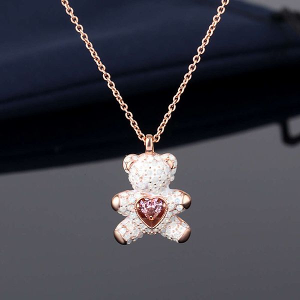 Collier swarovskis Designer Femmes de qualité originale Fashion Luxury Full Diamond Jumping Heart Bear Collier Collier Crystal Dynamic Teddy Bear Collar