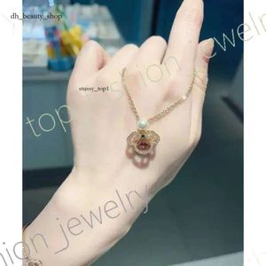 Swarovskis kettingontwerper Women Top Kwaliteit Hanger Kettingen Nieuwjaar Persimmon Ruyi Slapen Heart Pearl ketting Vrouwelijke sleutelbeenketen 24SS Fashion 873