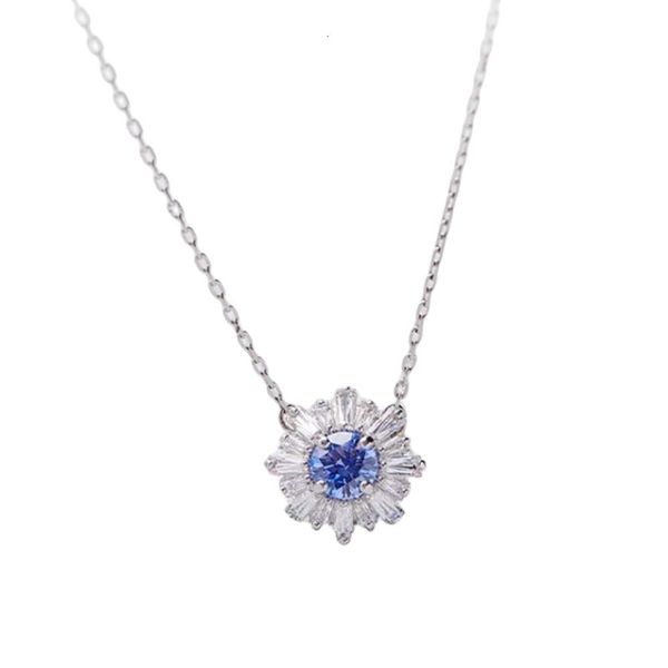 Collar Swarovskis Diseñador Mujer Collares pendientes de alta calidad Collar de girasol azul Elemento de golondrina Cadena de collar de flor de margarita de cristal
