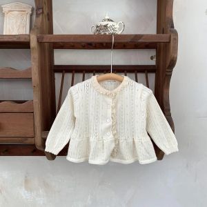 Sweaters 8671 Babykleding 2024 Spring New Hollow Out Breid Baby Girl's Cardigan Dunne gebreide airconditioning shirt Doll Lace Coat