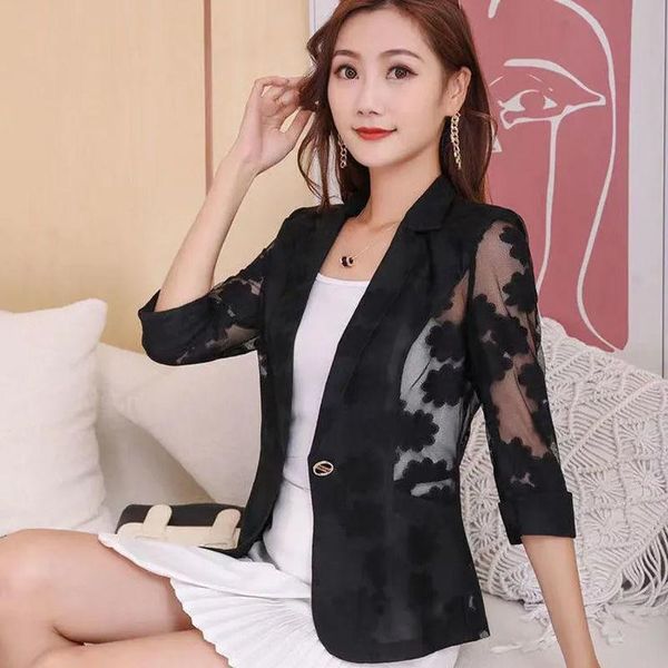 Chandails printemps été femmes dentelle Cardigan Blazers Protection solaire vêtements creux dentelle mince châle haut bureau dames vêtements de travail