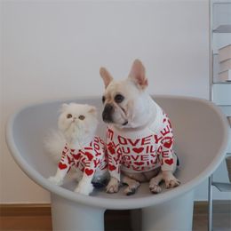 Chandails Pull de Noël doux pour chiens Nouveau Designer Vêtements pour chiens Love Heart Frenchie Bulldog Manteau Chiot Schnauzer Veste Carlin Costume
