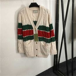 Suéteres para mujer Diseñador Suéter Chaqueta Caída Top Contraste Rayas Con cuello en V Manga larga Masa frita Giros Punto Mujer Cardigan