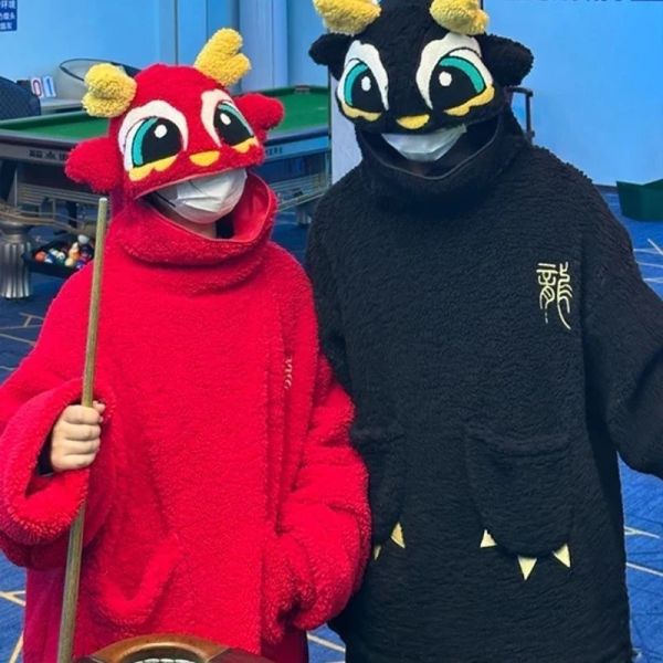 Sweatshirts Autumn Winter Dragon Lamb Fourt Femme à manches longues Sweatshirt Hooded Sweet Cartoon Funny Cartoon Couple surdimensionné chaud Nouvel An