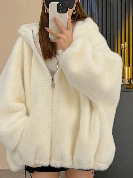 Sweatshirts Faux Fur Coat Femmes Sweat à capuche décontractée Loose du duvet épaissis