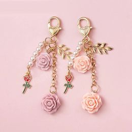 Zoete 3d Rose Flower Keychain Multicolor Bloemborstel met Pearl Tassel Metal Leaf Women Earthakkas Handtas Accessoires